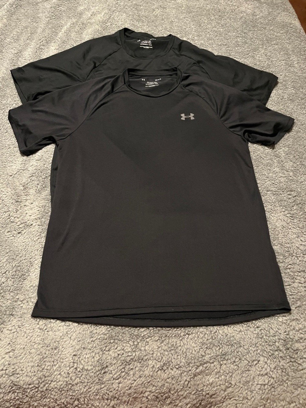 Under Armour Tech Black Short Sleeve HeatGear Training Tee Set of 2 Size L